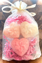 Load image into Gallery viewer, Wedding Favors / Heart Soaps
